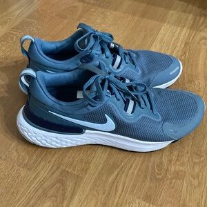 Nike Miler React Size 7.5Mens Ozone Blue/Celestine Blue Athletic 👟